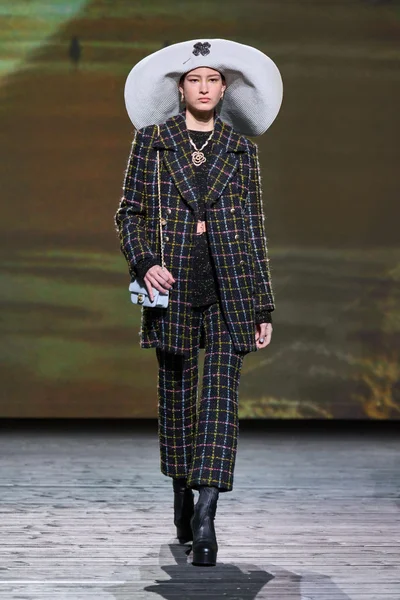 Look 11